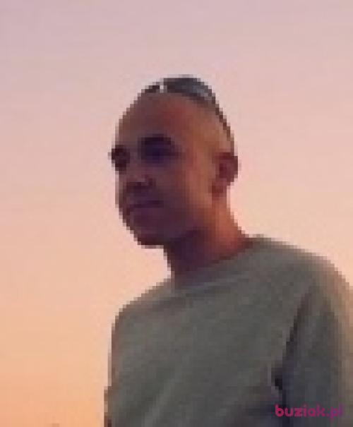 FlyWithMeee, Male, 41 years, Bournemouth