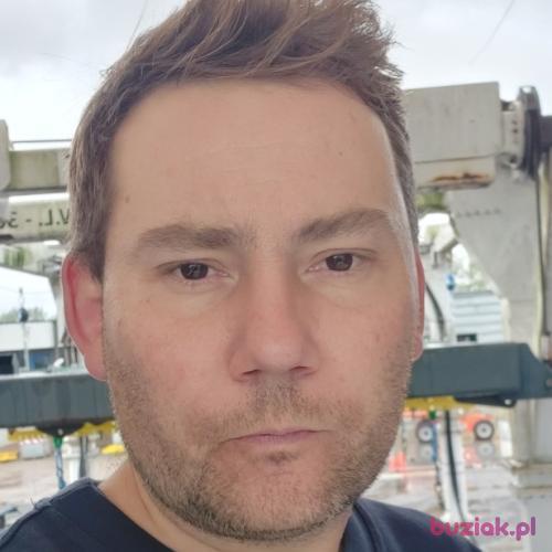 wuniar, Male, 38 years, Almere