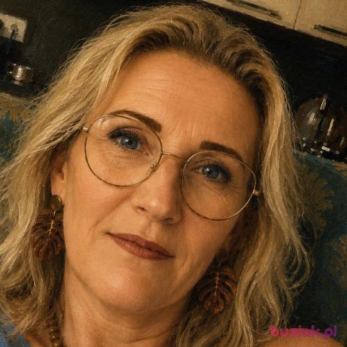 renia100, Female, 50 years, Stade