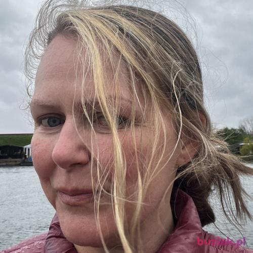Katz, Female, 46 years, Staines